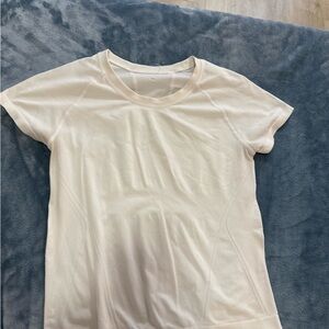 Athleta Light Cream Short Sleeve Tee